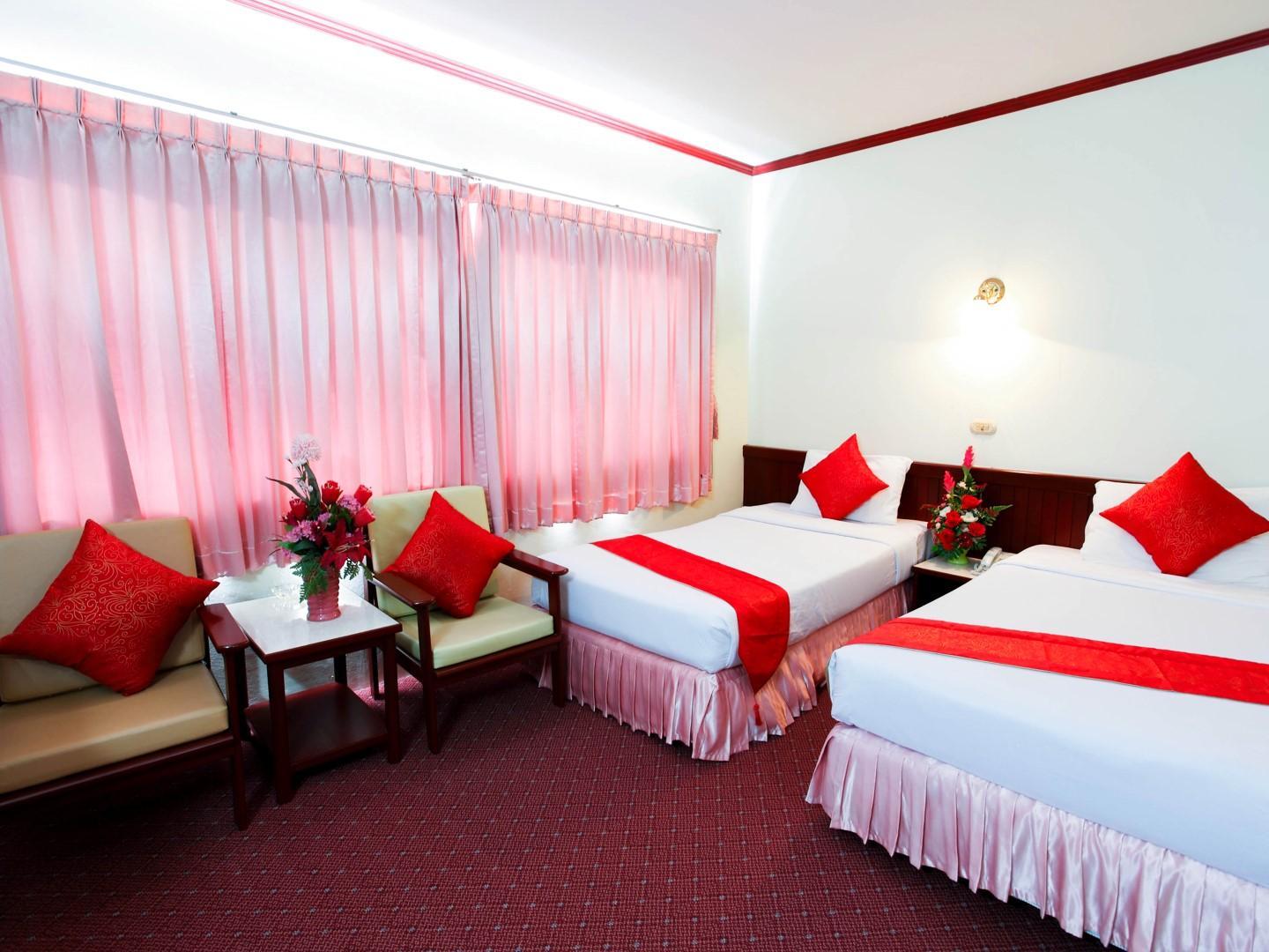 Varios Chumphon Palace Hotel