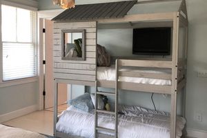 Alquiler Vacacional - Renovated Luxury home Sumner’s Crescent Walk to Mikes Bites, E. Beach & Shoal’s