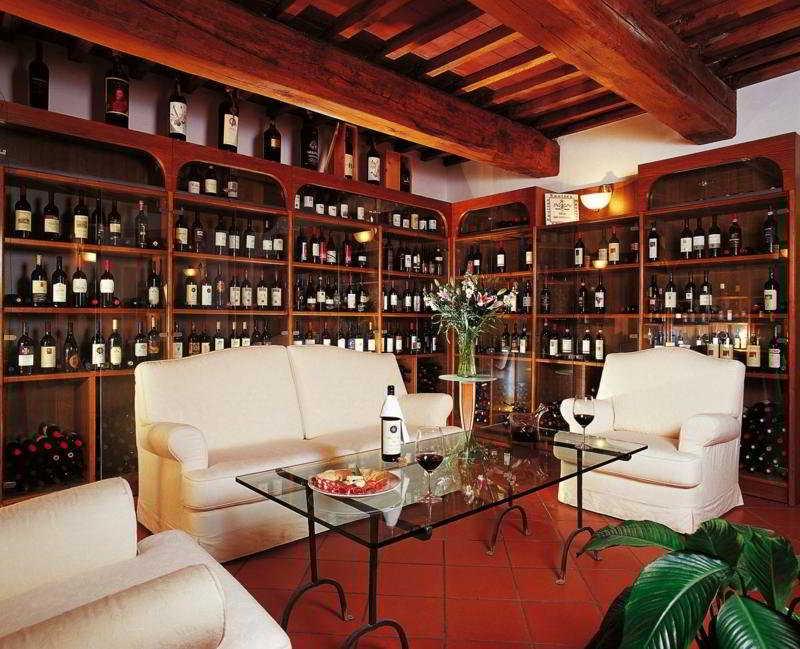 Bar/Salón Villa San Lucchese