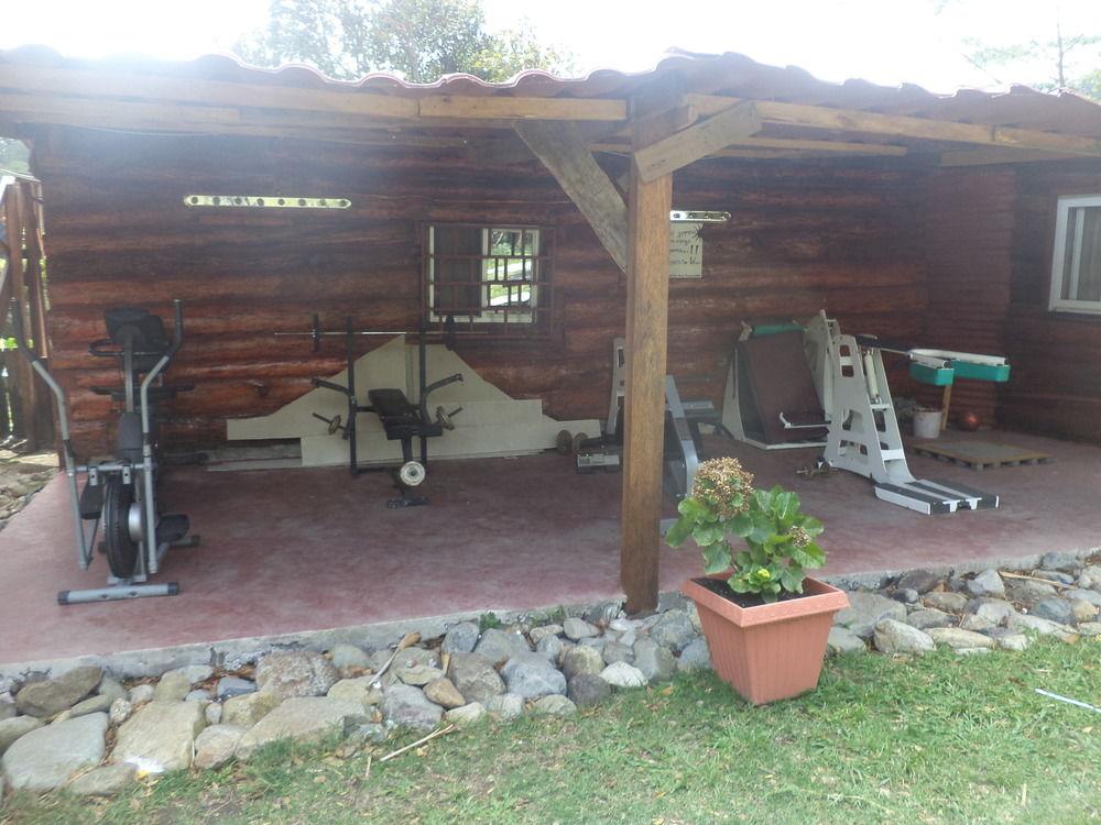 Gimnasio Fireside Inn and Grill