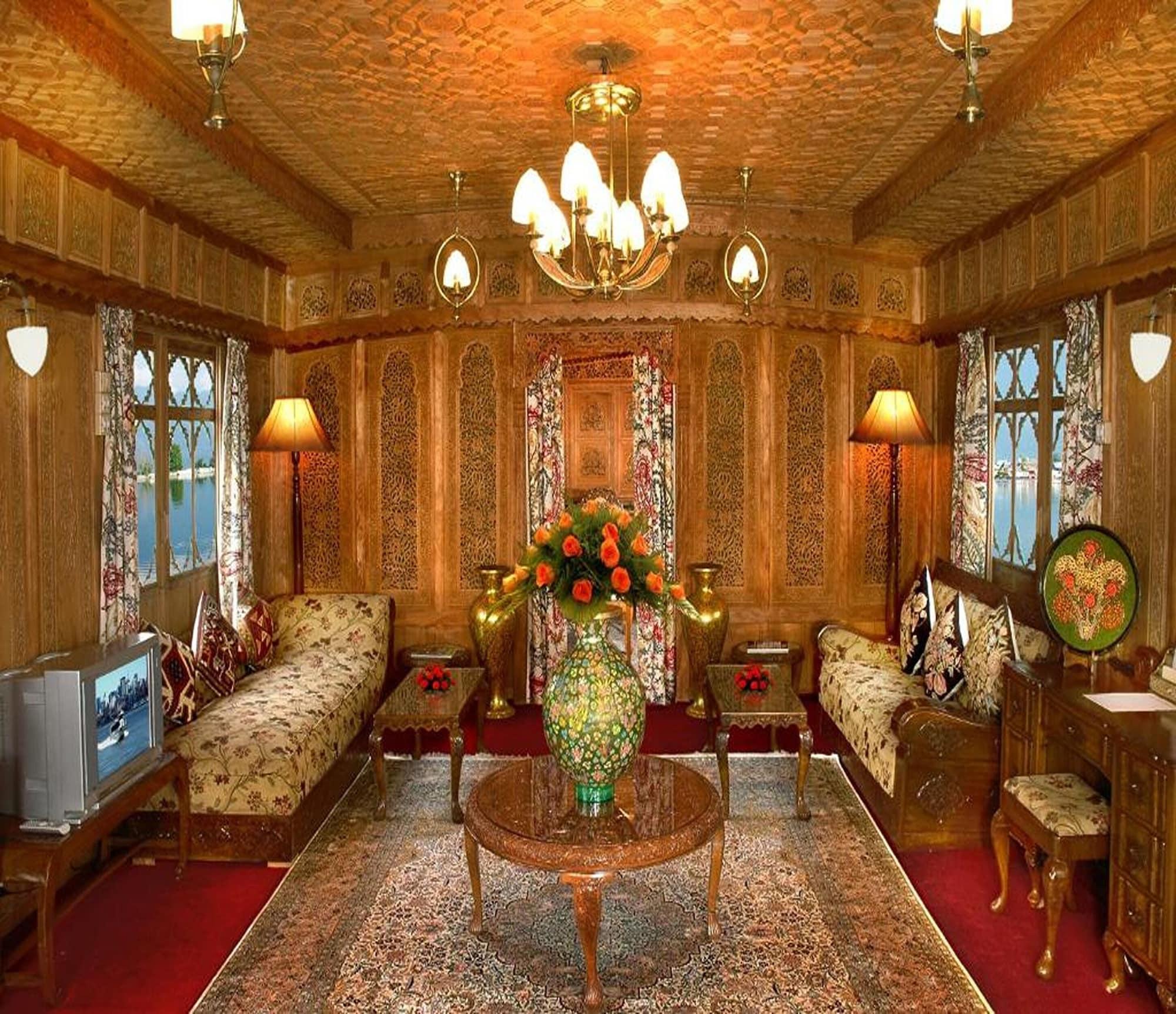 Vista Lobby WelcomHeritage Gurkha Houseboats