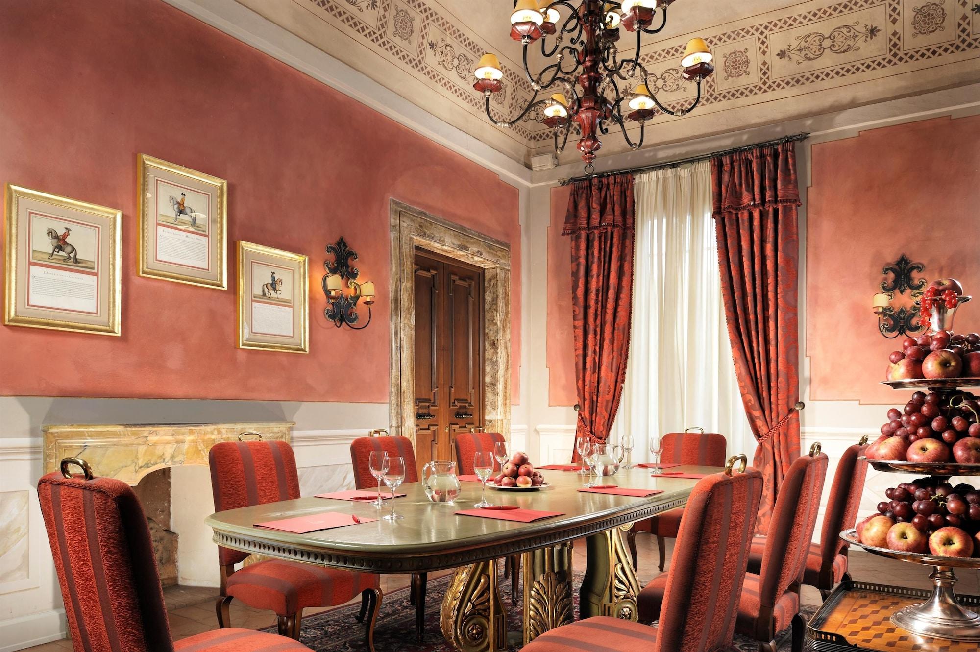 Sala de Reuniones Grand Hotel Continental Siena – Starhotels Collezione