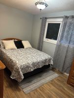 Alquiler Vacacional - Cozy 3-bedroom house in amazing The Pas with WiFi, great for working crews