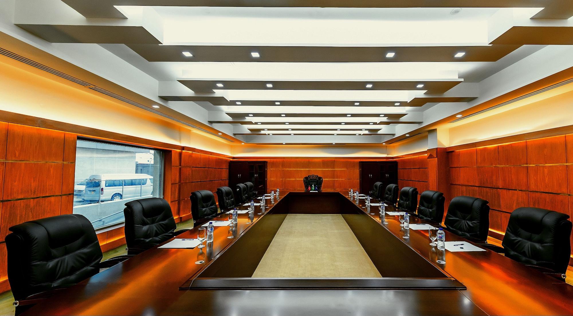 Sala de Reuniones Royal Swiss Lahore