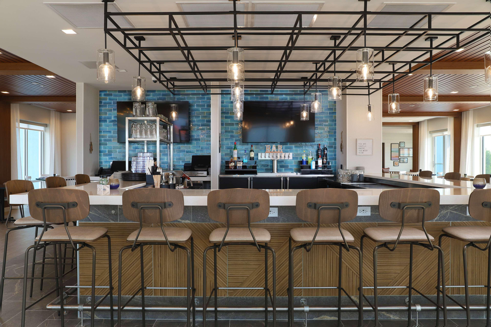 Bar/Salón Hampton Inn & Suites Manistee Waterfront