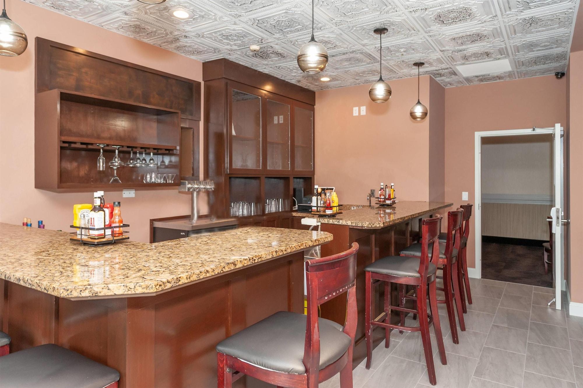 Restaurant Bellissimo Hotel, Trademark by Wyndham Near Foxwoods Casino