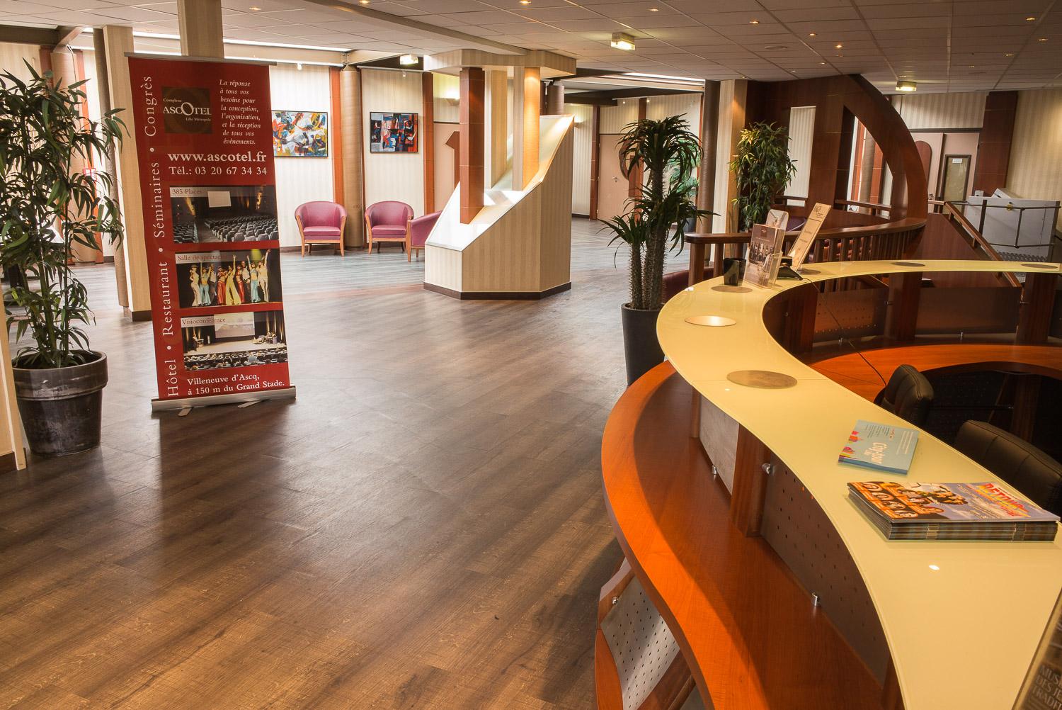 Vista Lobby The Originals City Hôtel Grand Stade Ascotel Lille
