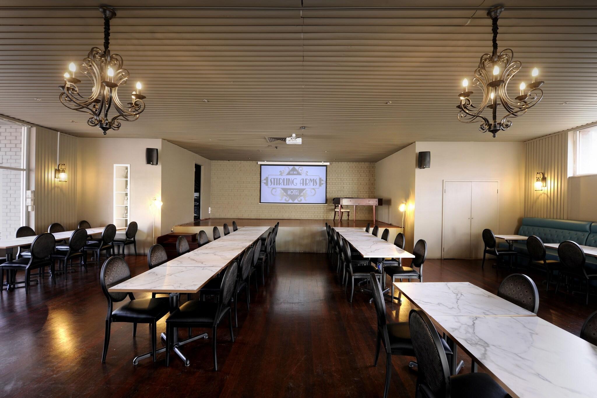 Restaurant The Stirling Arms Hotel