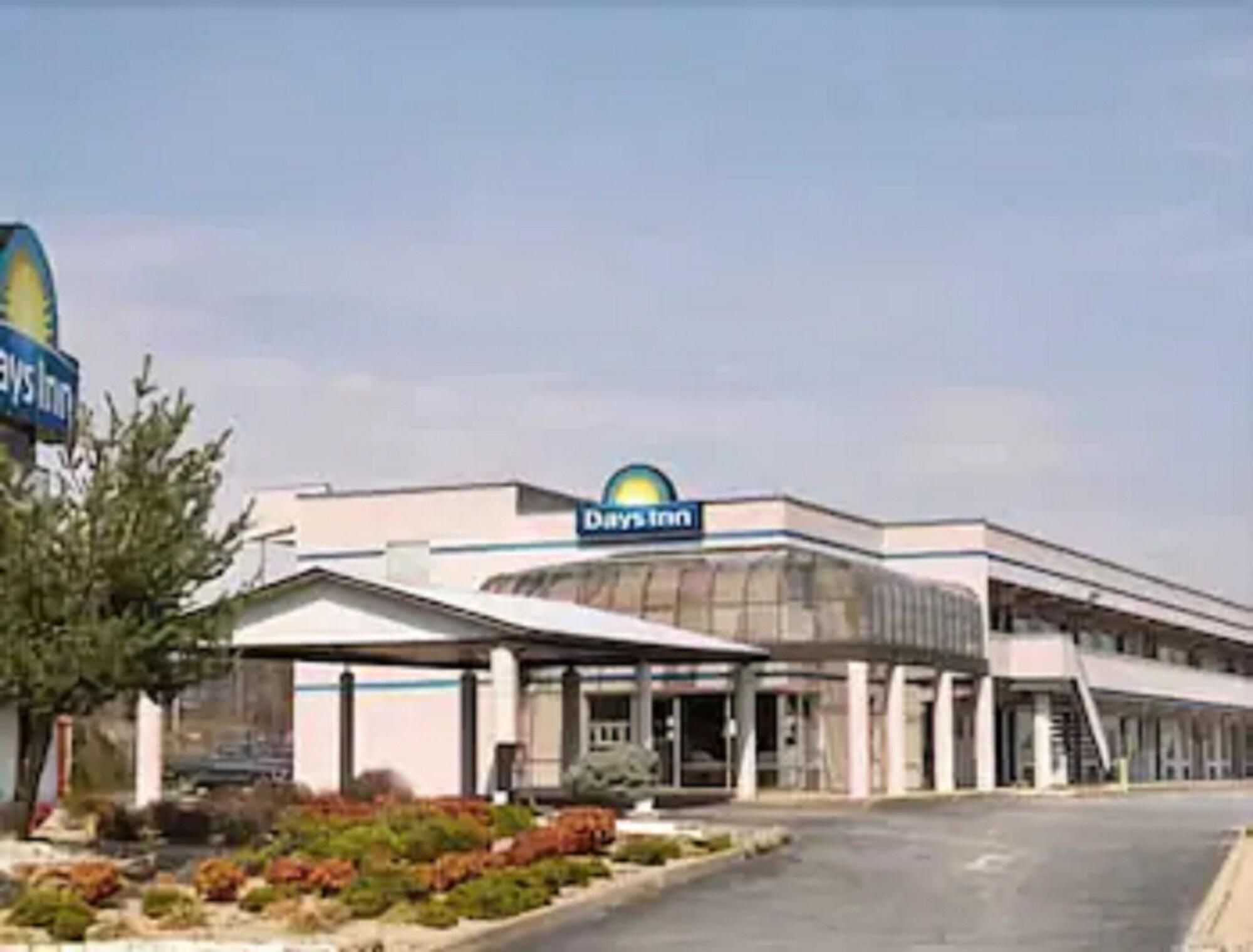 Vista Exterior Days Inn by Wyndham Greeneville