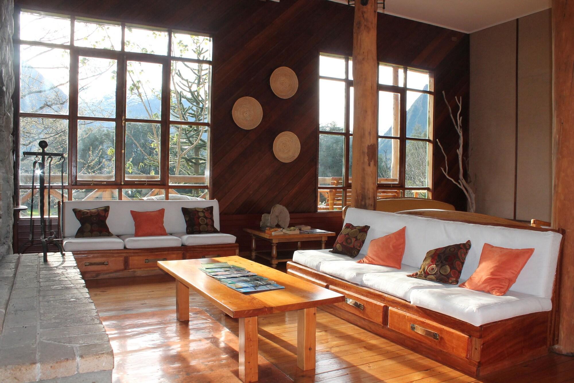 Vista Lobby Mitico Puelo Lodge