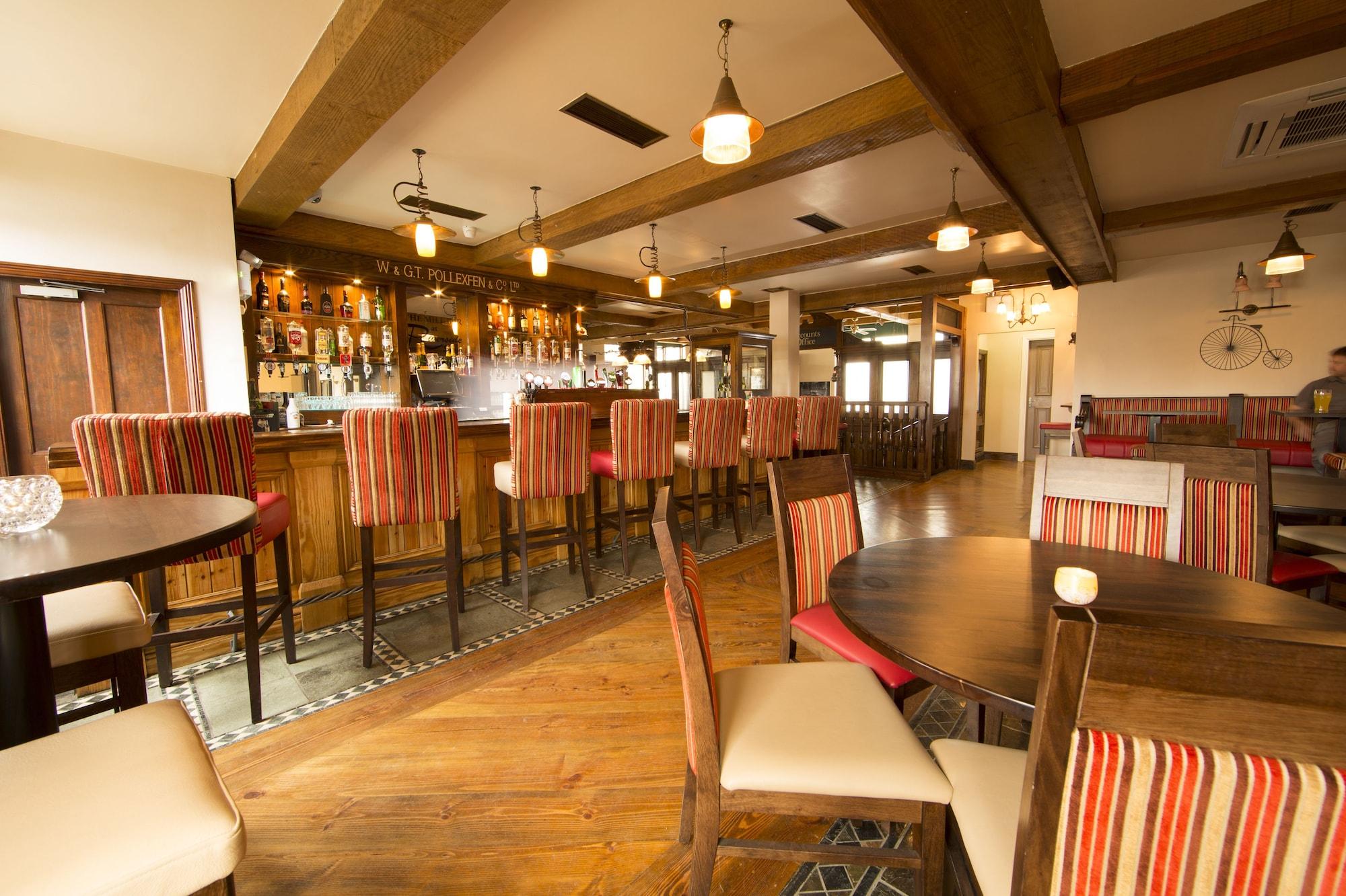 Bar/Salón Riverside Hotel