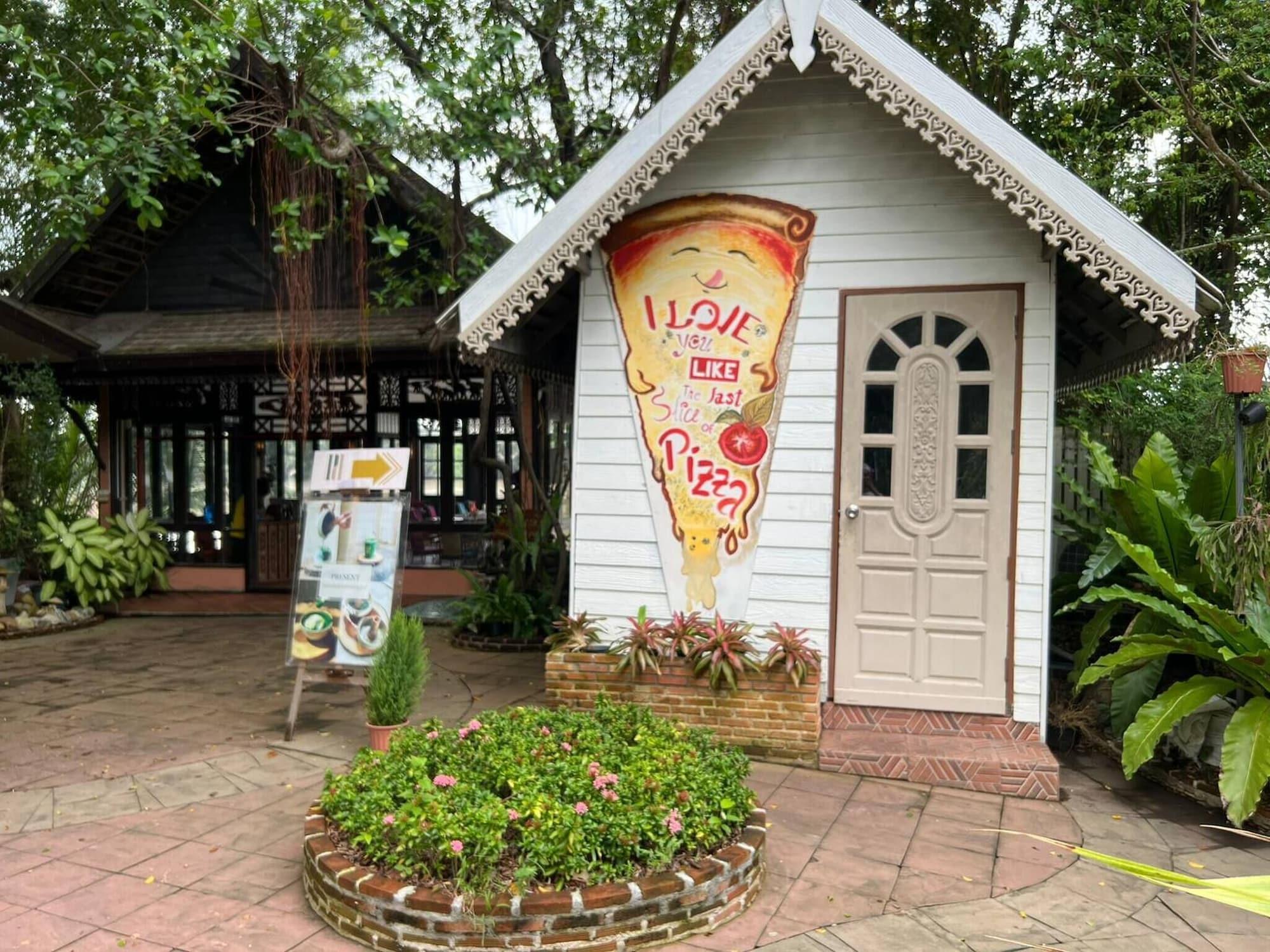 Vista Exterior Rainbow Arokaya Welness Resort