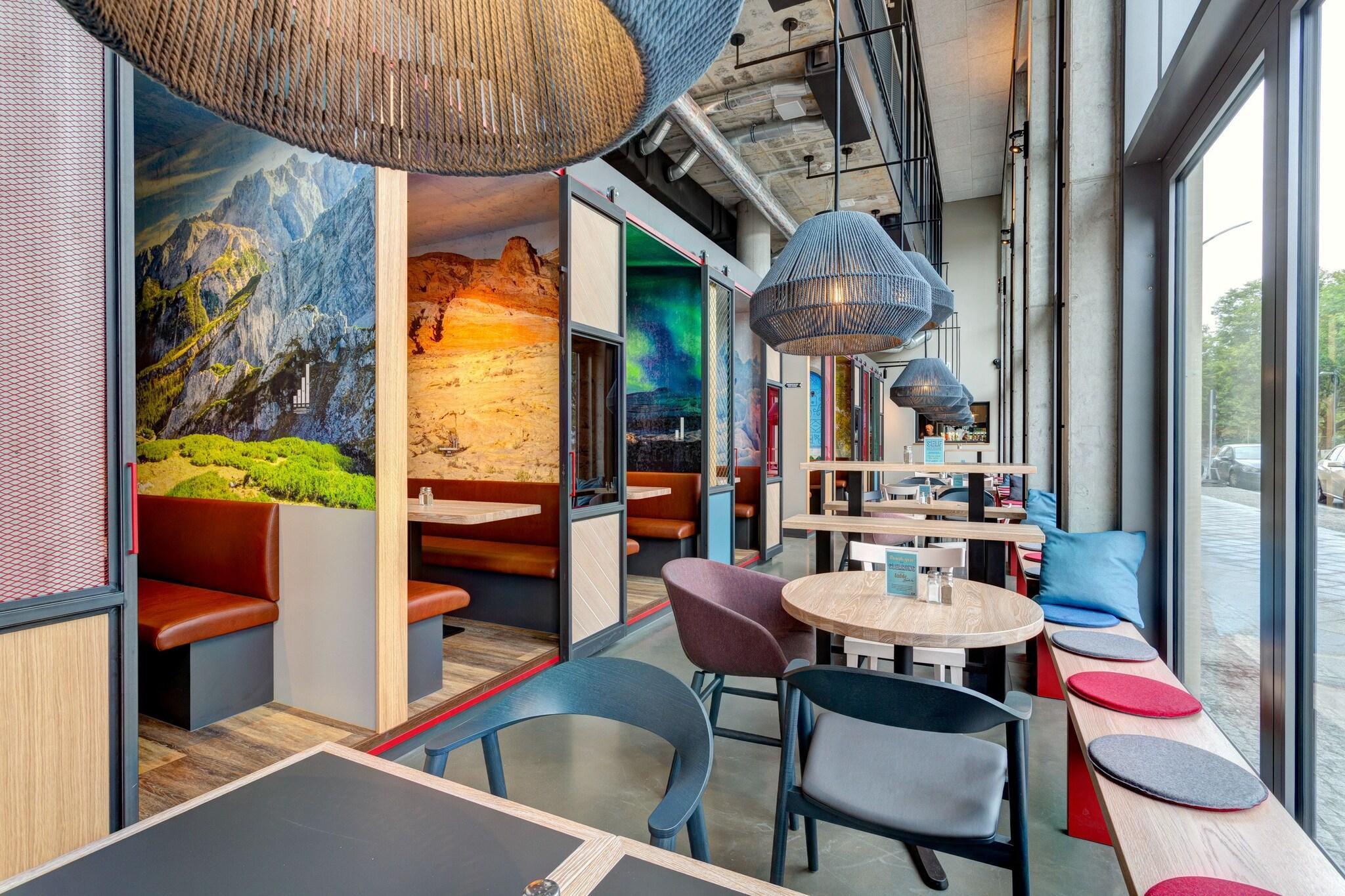 Restaurant Schulz Hotel Berlin Wall at the East Side Gallery