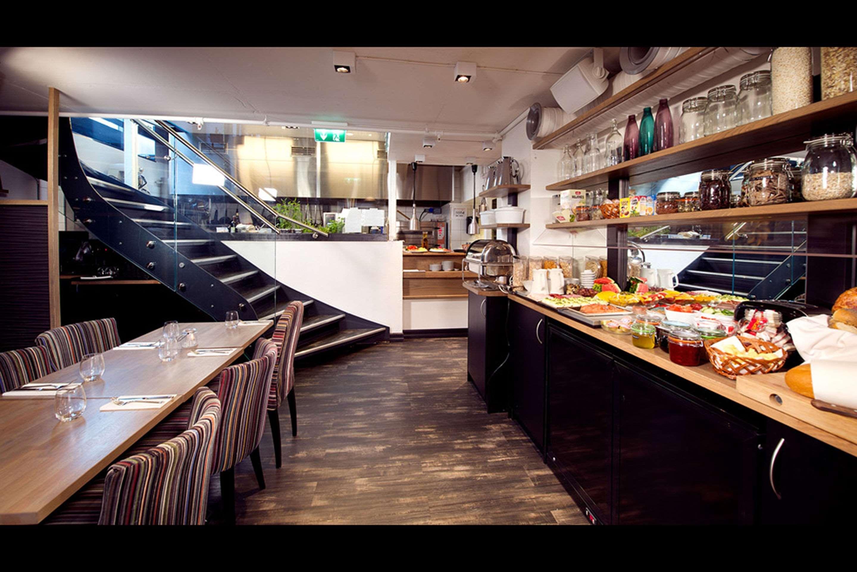 Bar/Salón Hotel No13