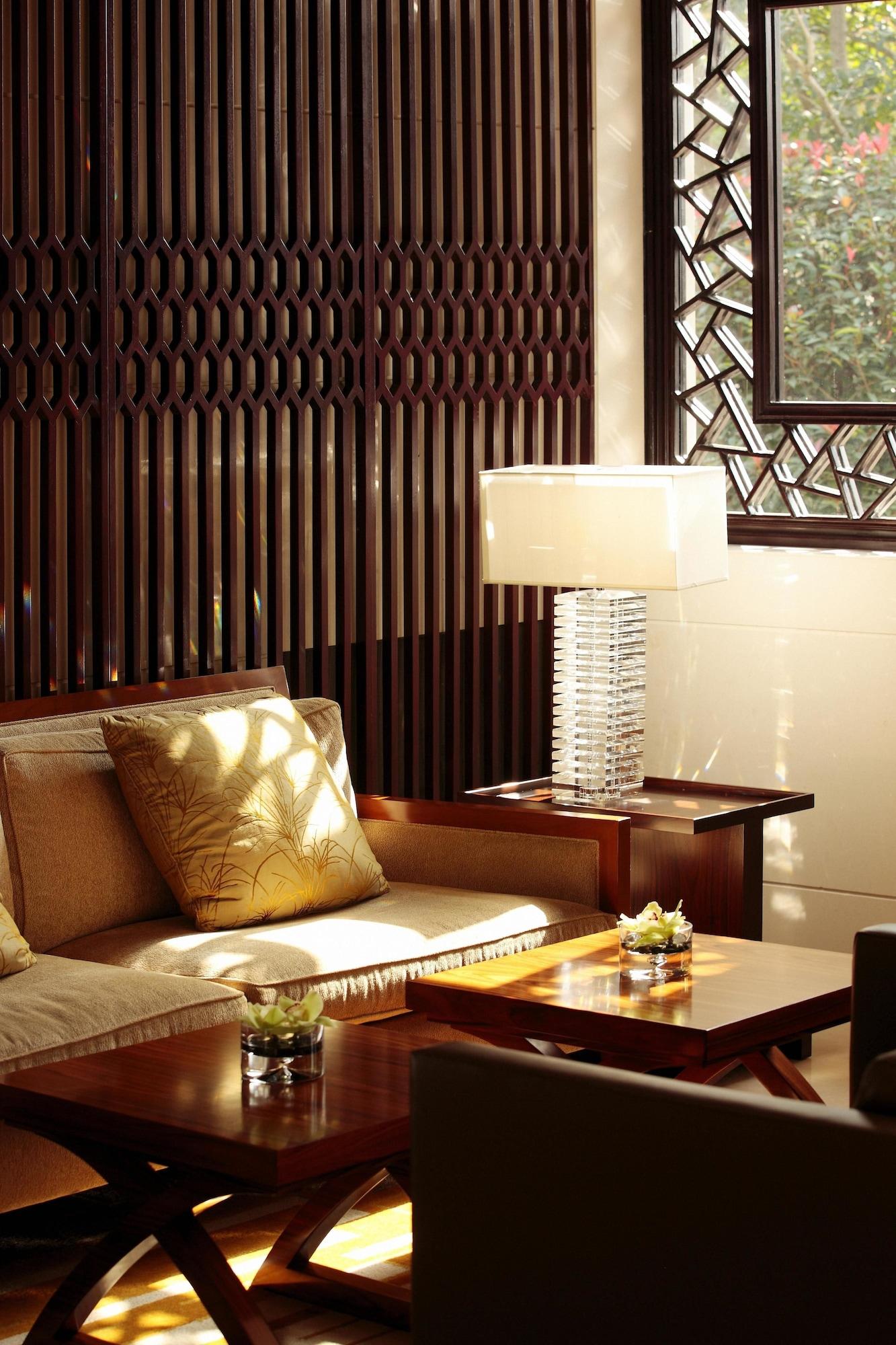 Vista Lobby Four Seasons Hotel Hangzhou at West Lake