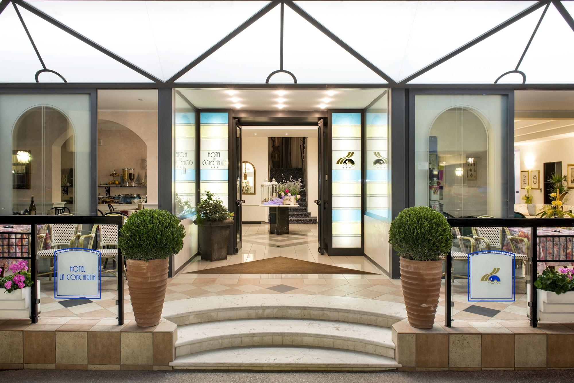 Vista Exterior Hotel La Conchiglia