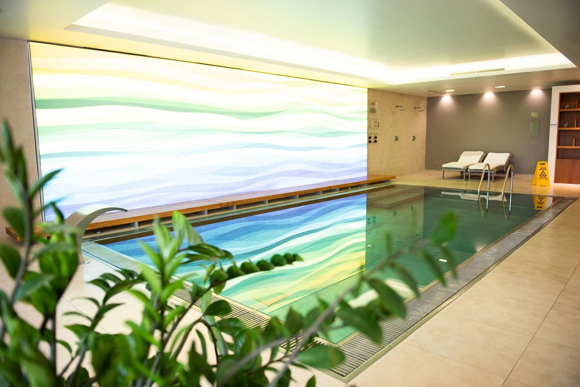 Vista Piscina Wabi Hotel - Beauty & Dental Center