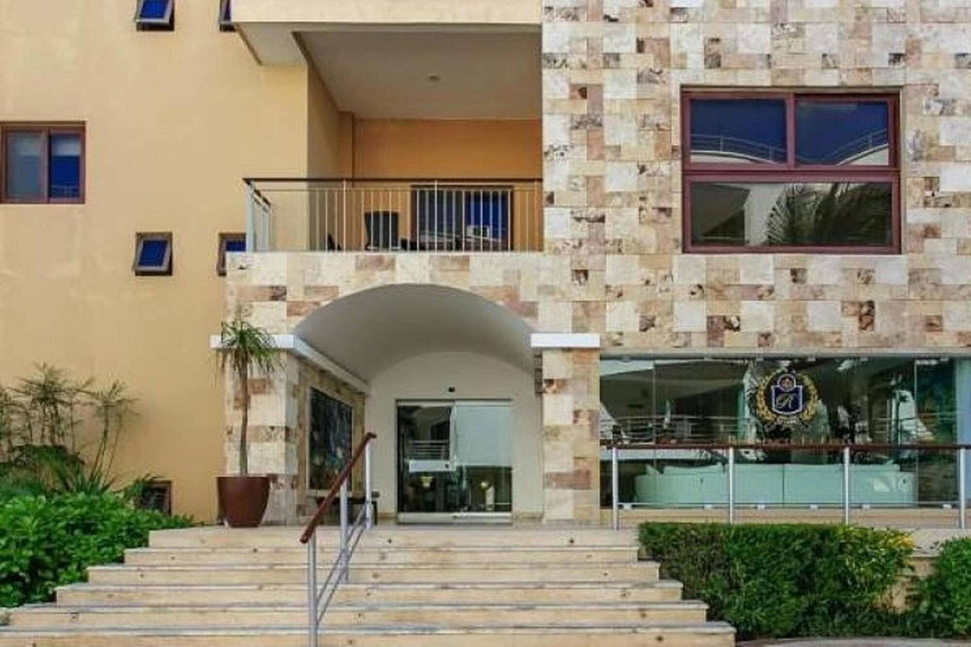 Vista Exterior Large ground-floor a 2-bedroom condo with a balcony at ELFARO by DPM