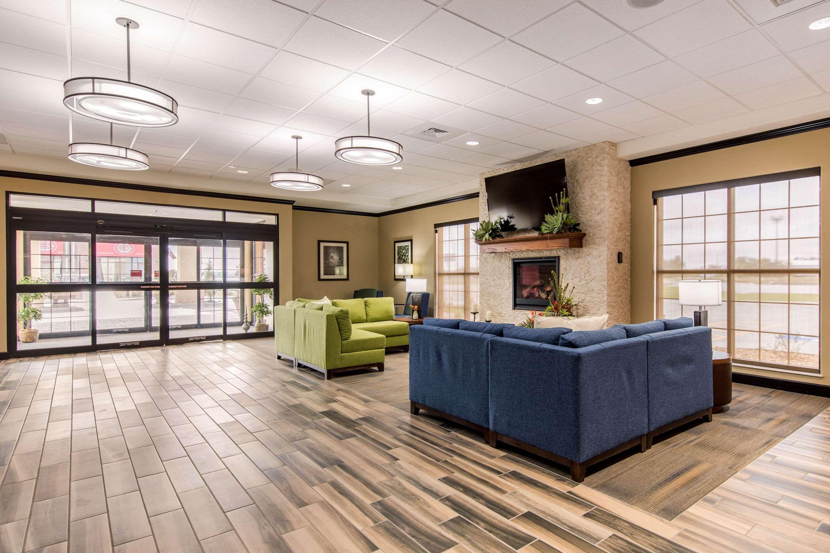 Vista Lobby Comfort Suites