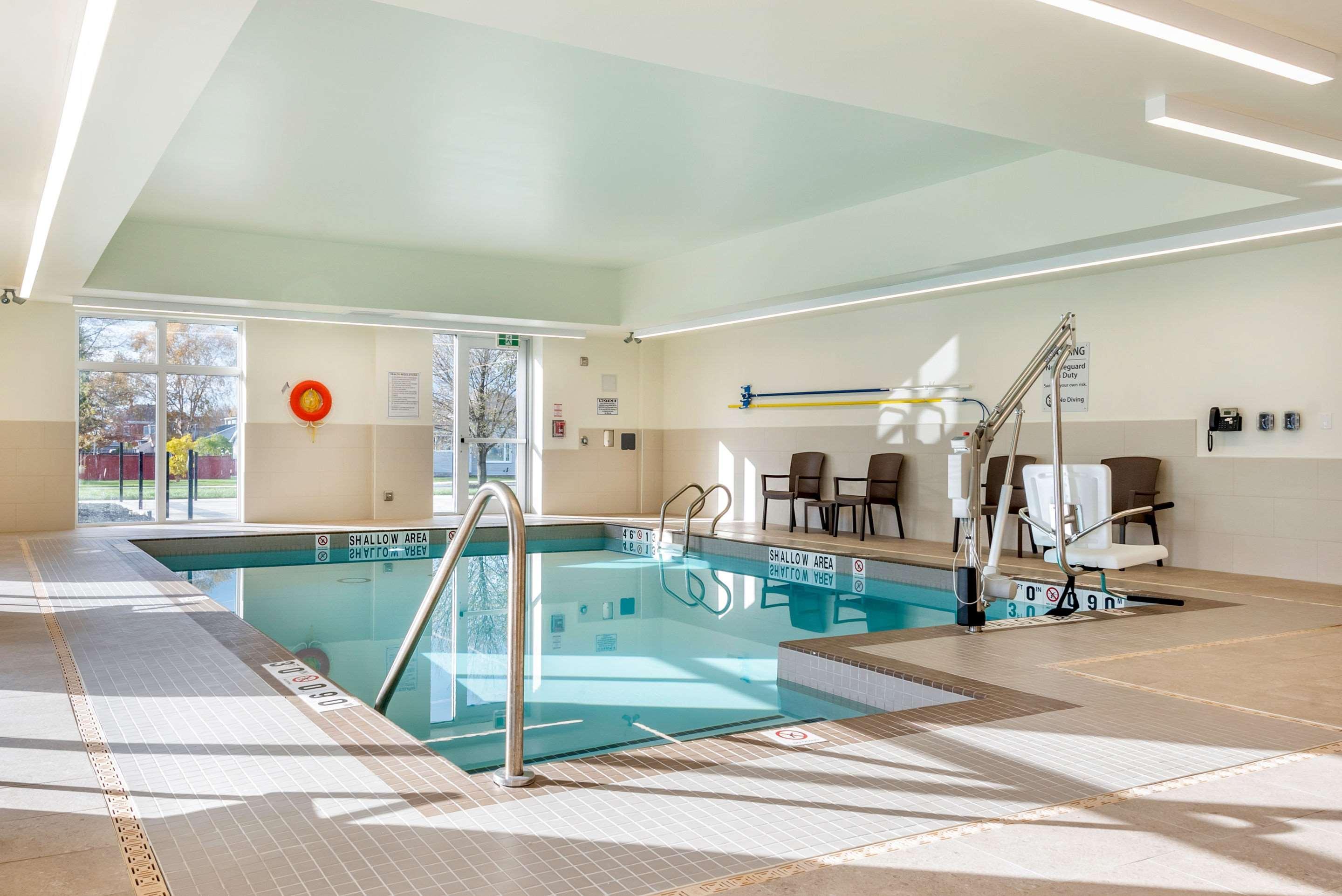 Vista Piscina Comfort Inn & Suites Goderich