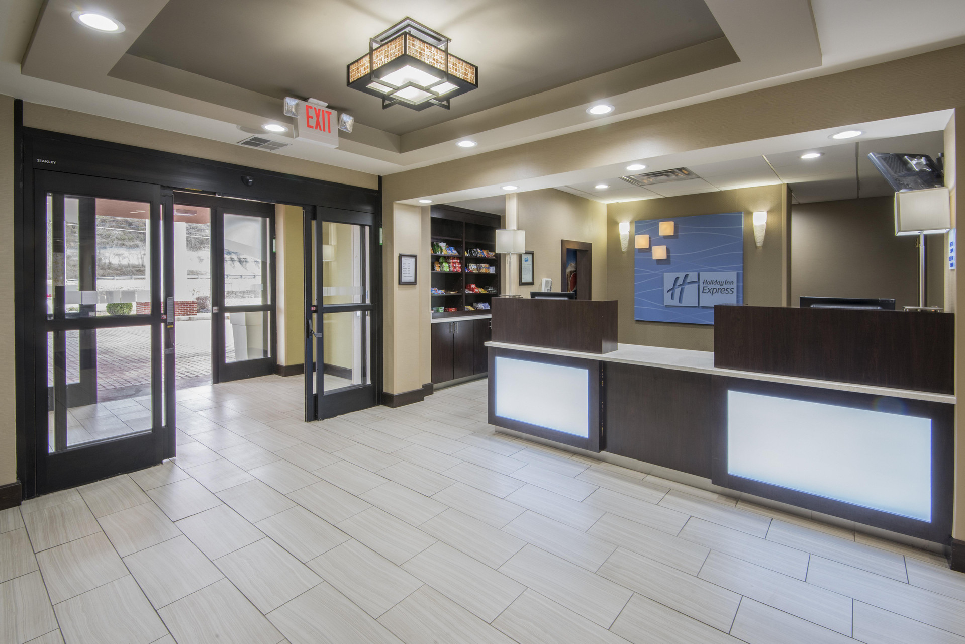 Vista Lobby Holiday Inn Express & Suites Ashland by IHG