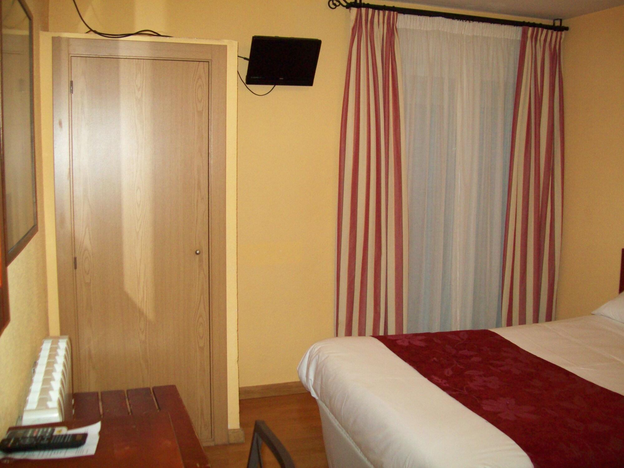 Set de Habitación Hostal Restaurante Puerta del Alcázar