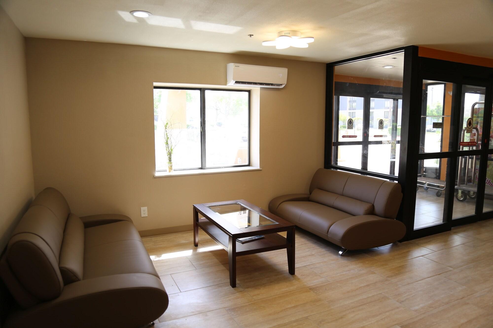 Vista Lobby Baymont by Wyndham Plano