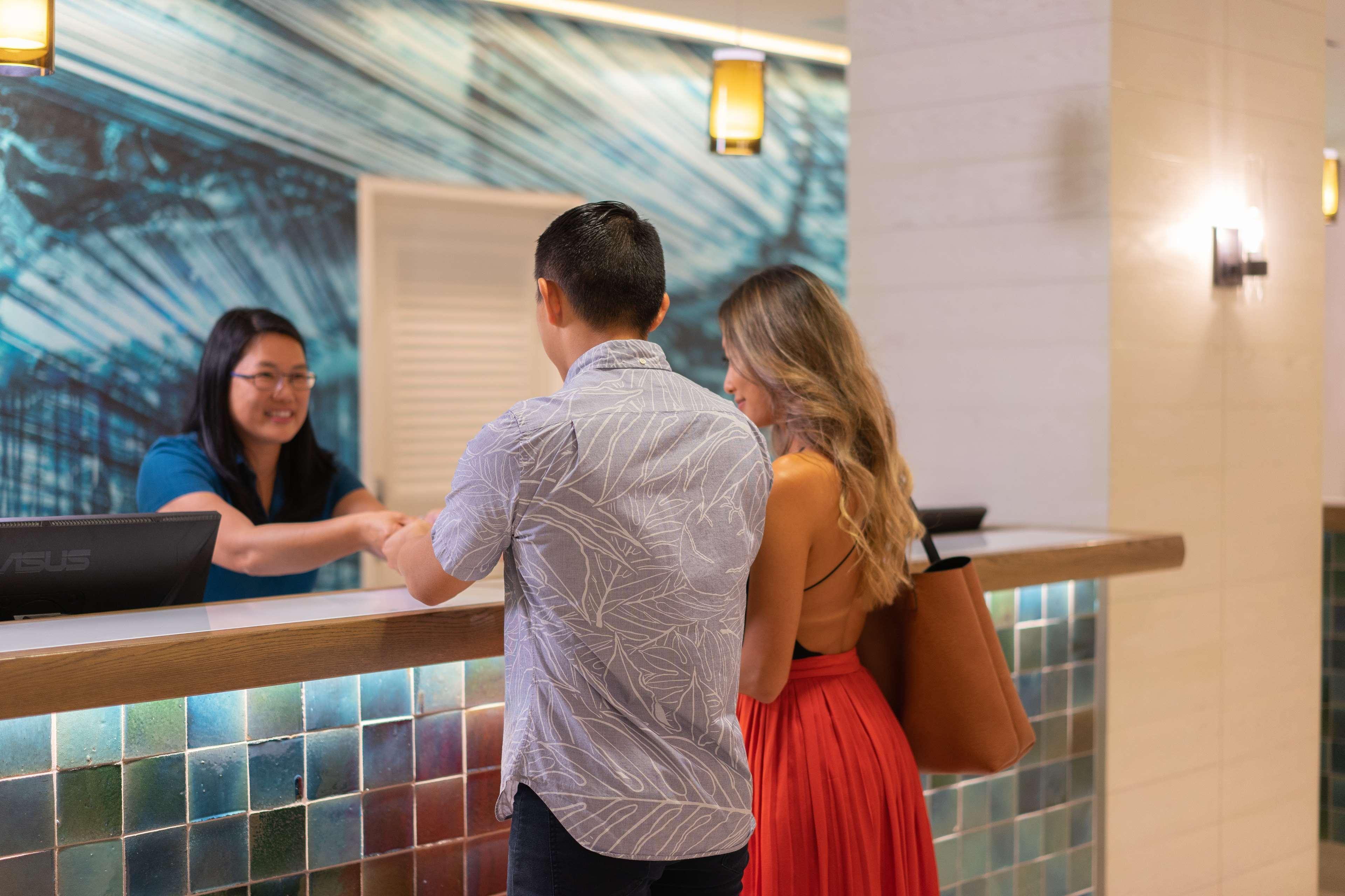 Vista Lobby OUTRIGGER Waikiki Beachcomber Hotel