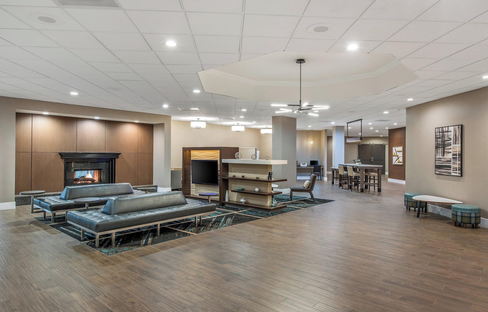 Vista Lobby Staybridge Suites Oxnard River Ridge by IHG