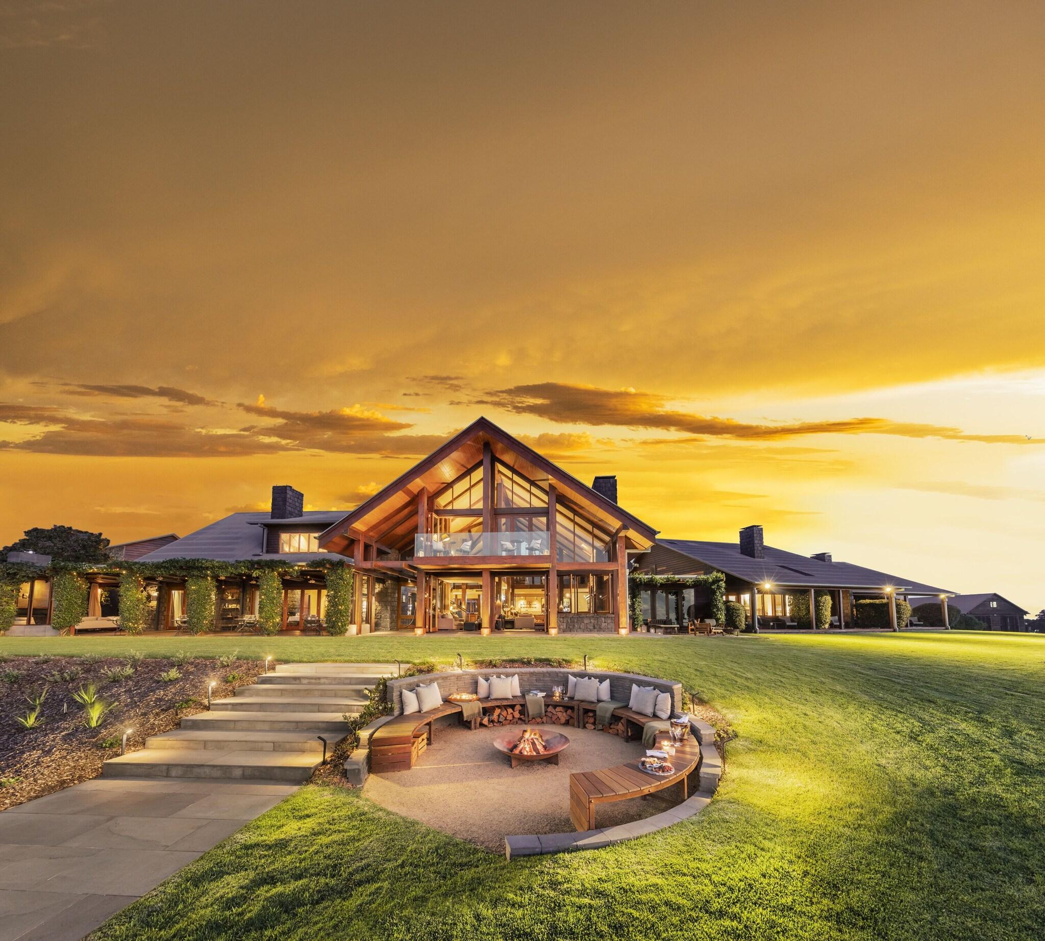 Vista Exterior Spicers Peak Lodge