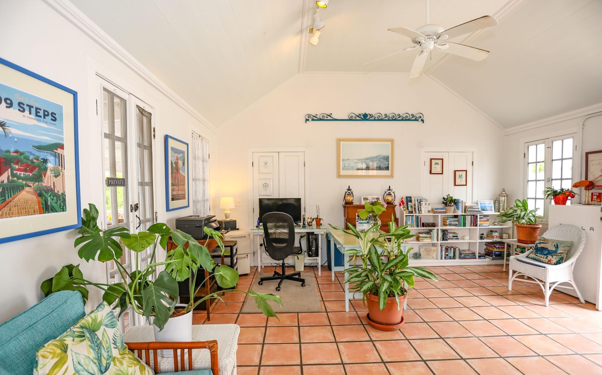 Vista Lobby At Home in the Tropics