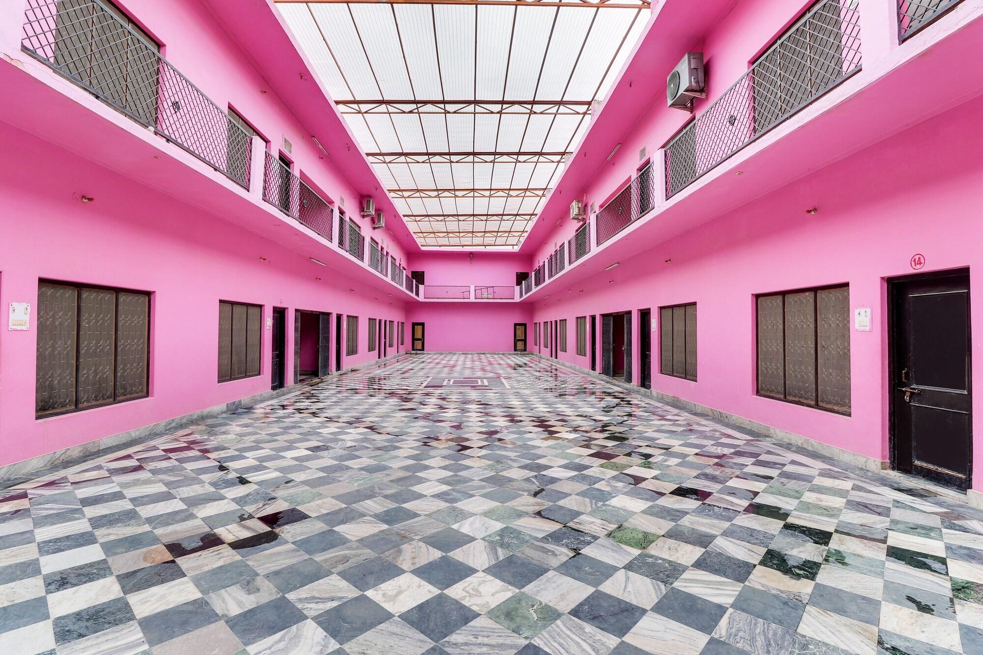 Vista Lobby SPOT ON 42133 Hanuman Bagh
