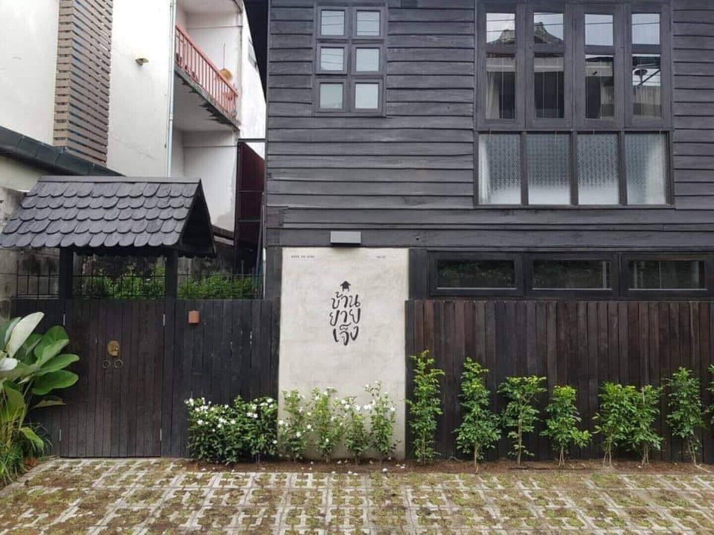 Vista Exterior Thapae Happy House