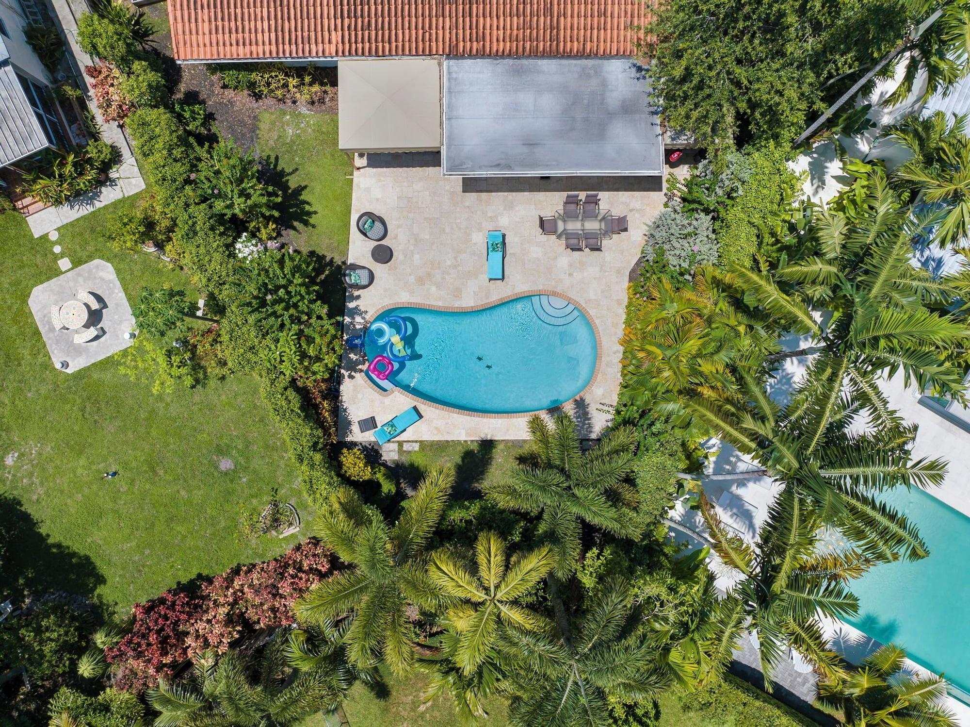 Vista Piscina Miami Dream Home with Pool