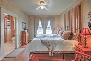 Alquiler Vacacional - 'august Schmidt' Fredericksburg Cottage w/ Hot Tub