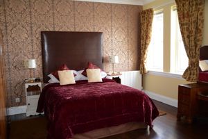 Alojamiento - The Old School Dalleagles