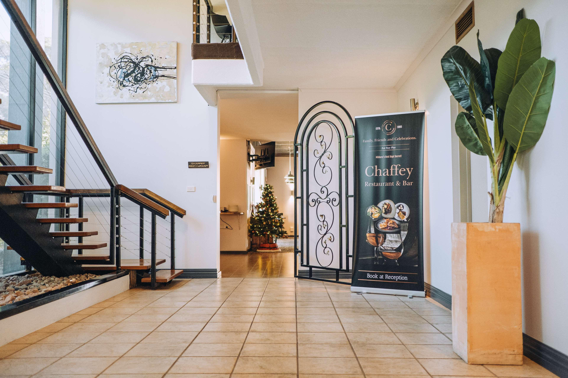 Vista Lobby Best Western Chaffey International Motor Inn