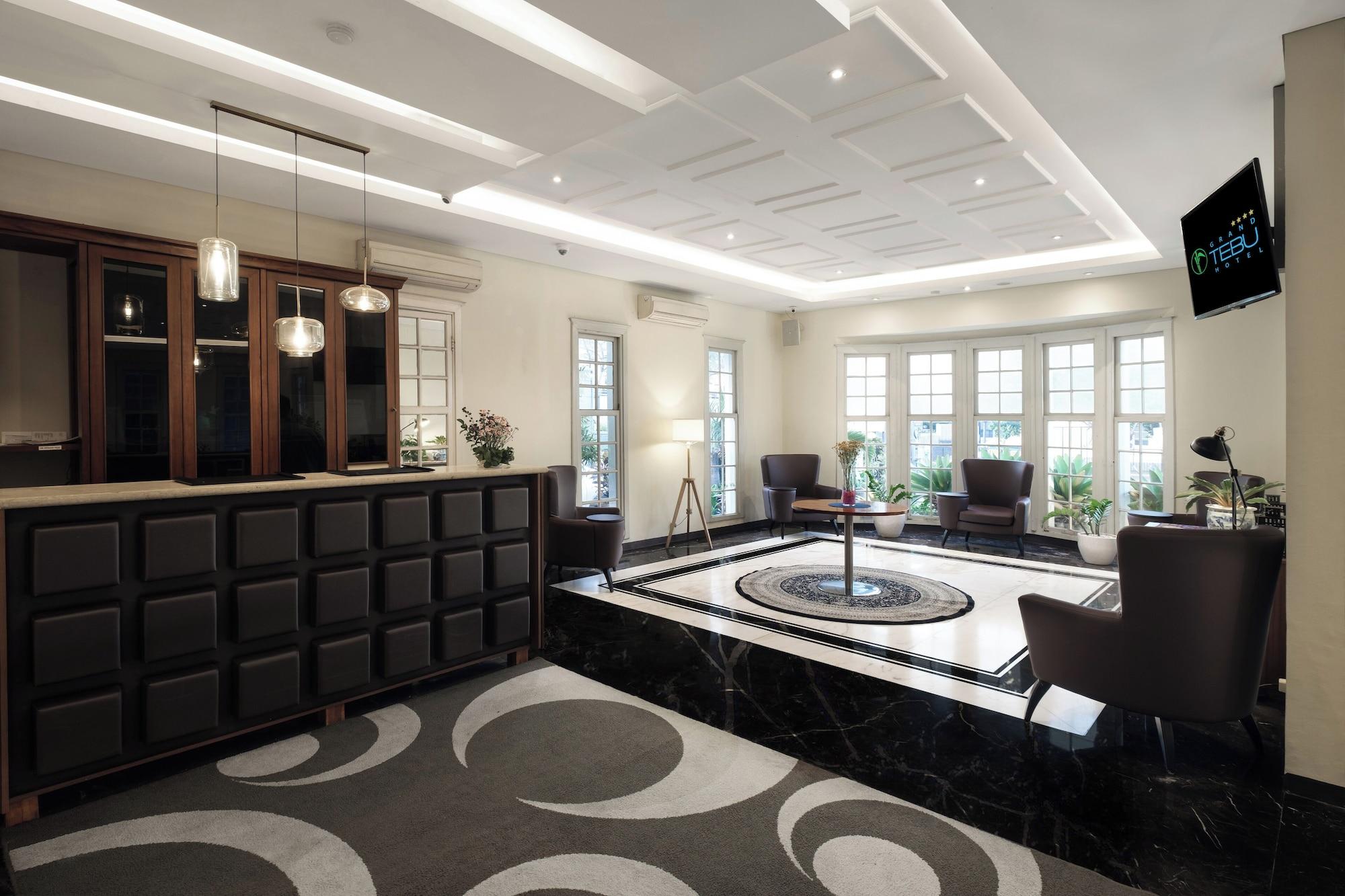 Vista Lobby Grand Tebu Hotel