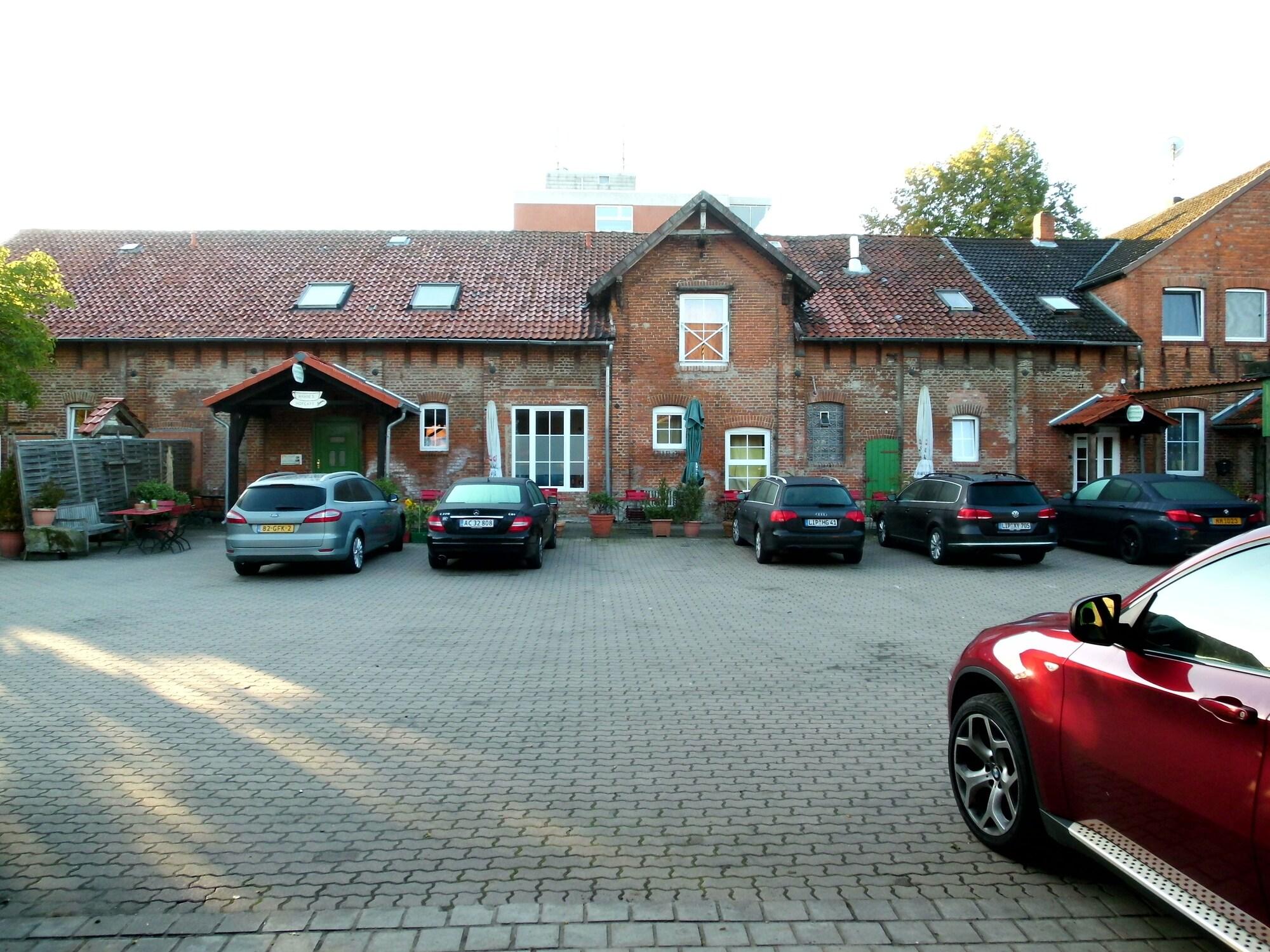 Varios HAHNE´S GÄSTEHAUS
