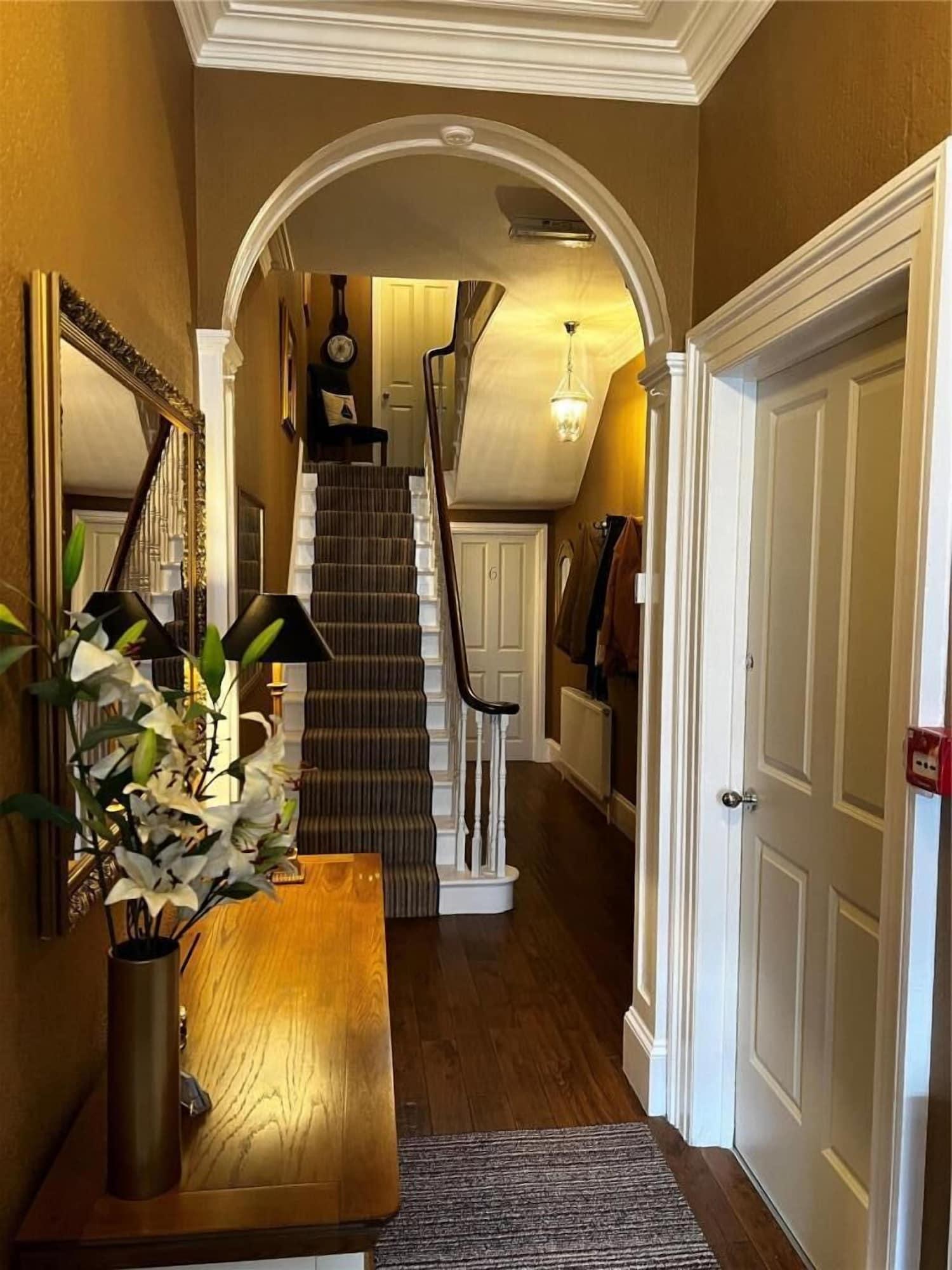 Vista Lobby Rosslyn House