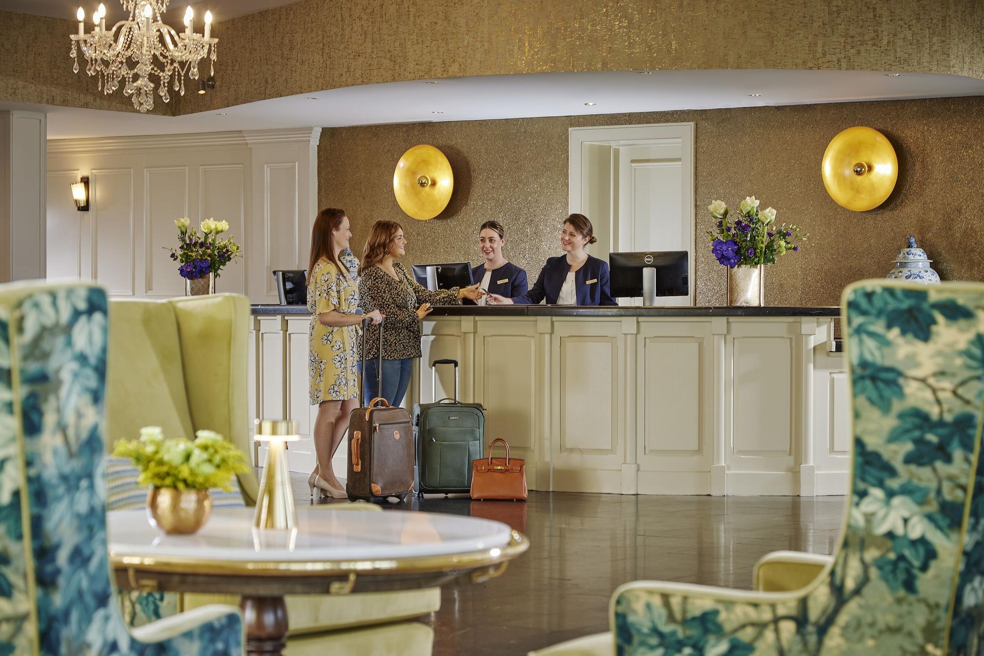 Vista Lobby Newpark Hotel