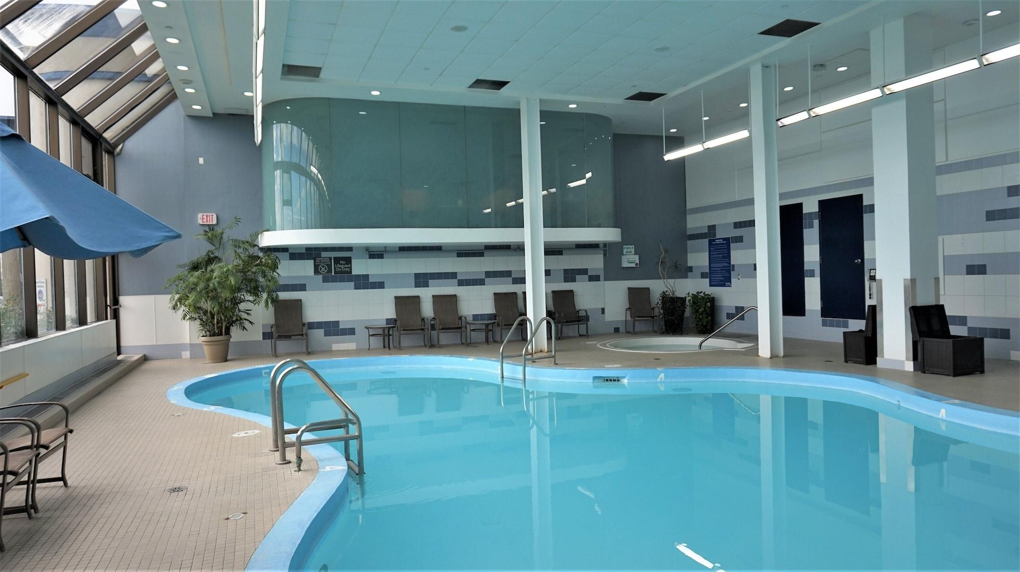 Vista Piscina Delta Hotels by Marriott Edmonton South Conference Centre
