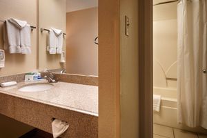 Alojamiento - SureStay Plus by Best Western San Antonio Fiesta Inn