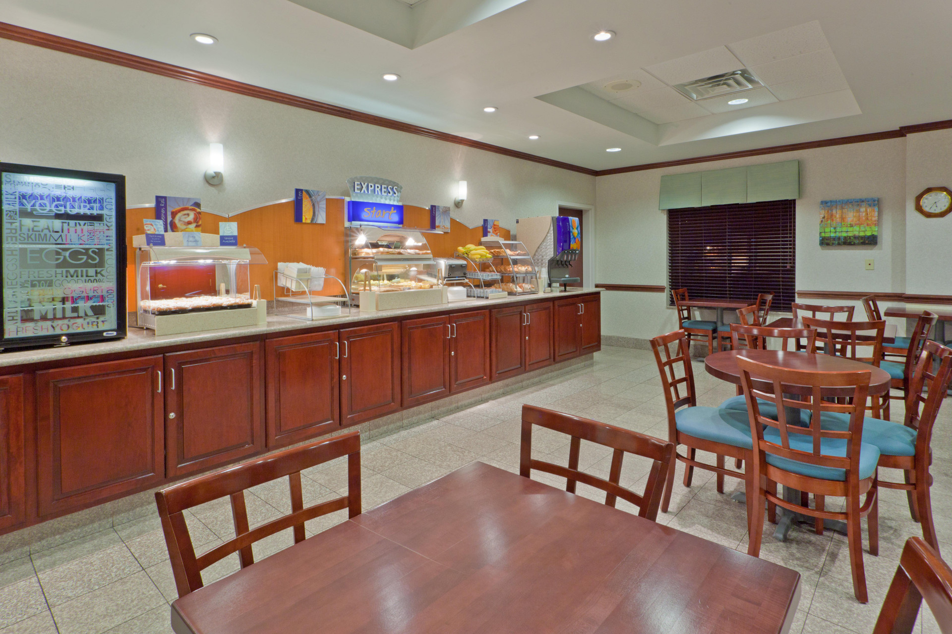 Restaurant Holiday Inn Express Lordstown-Newton Falls/Warren
