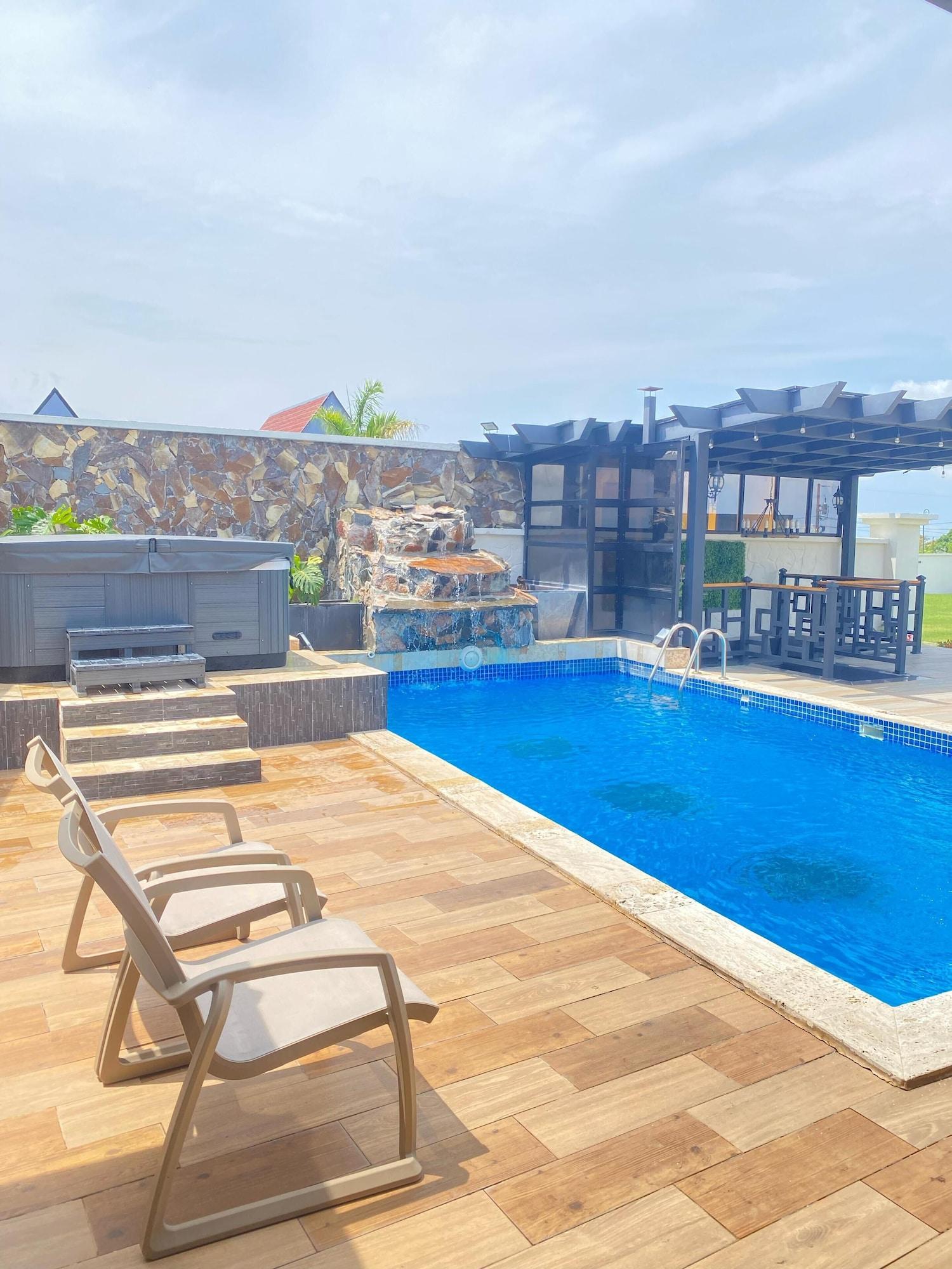 Vista Piscina Luxury Canyon Suites