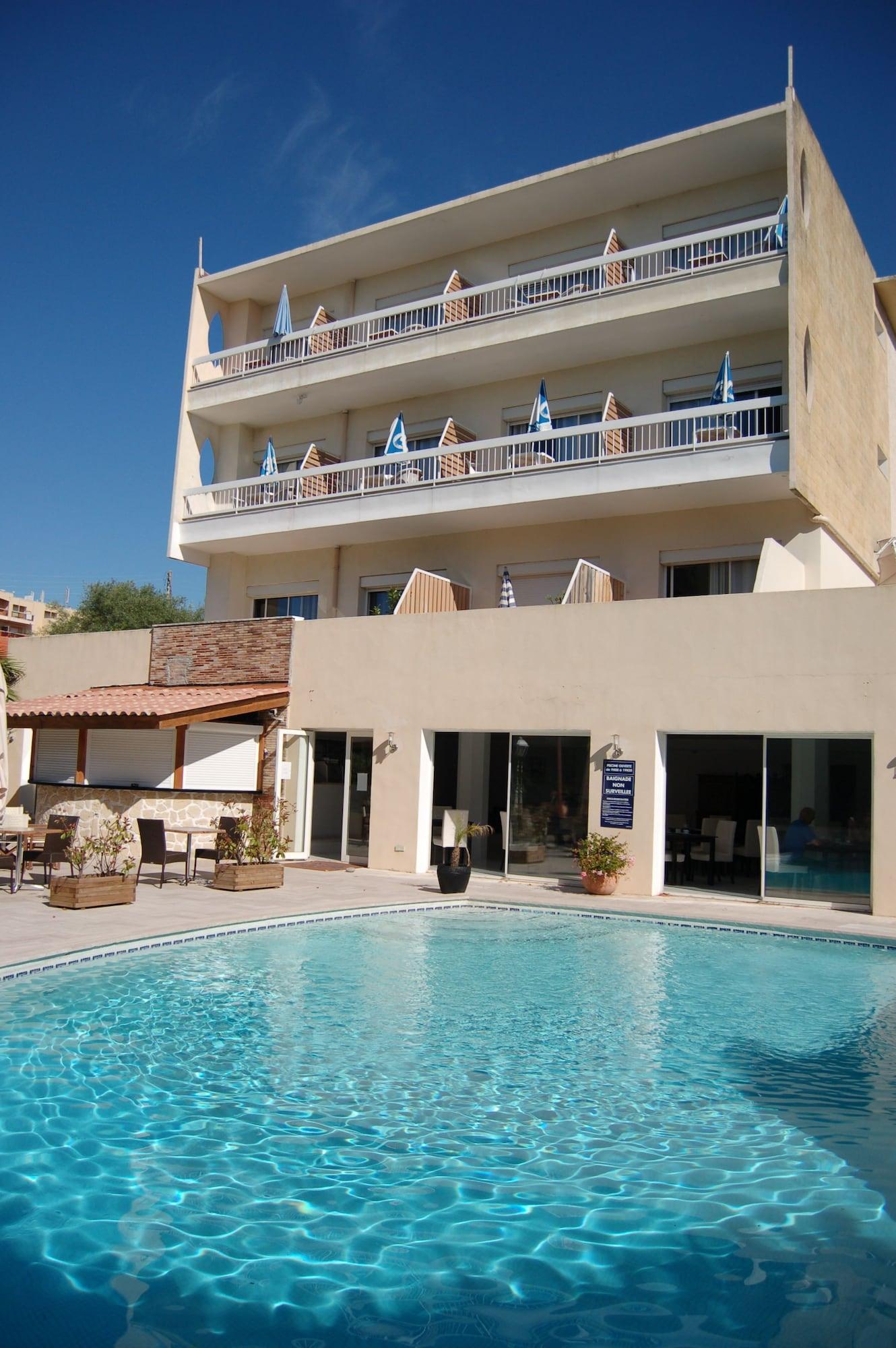 Vista Piscina Hôtel de la Mer