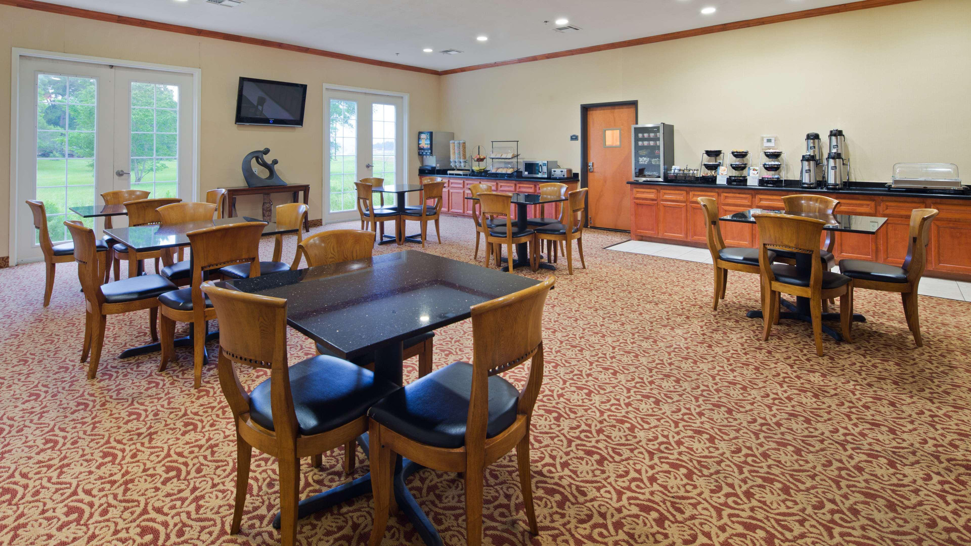 Bar/Salón Best Western Cleveland Inn & Suites