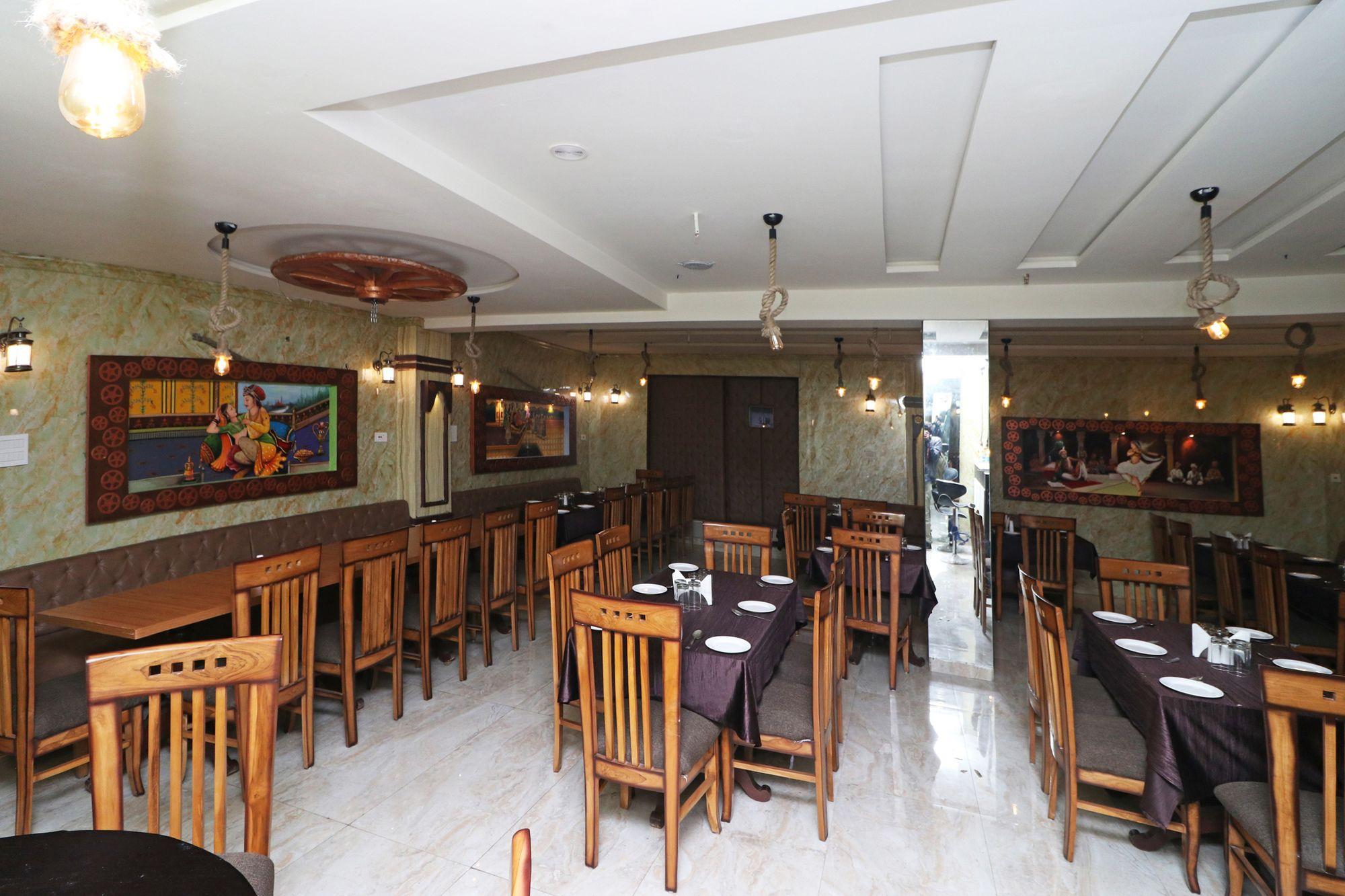 Restaurant OYO 11648 CP Residency