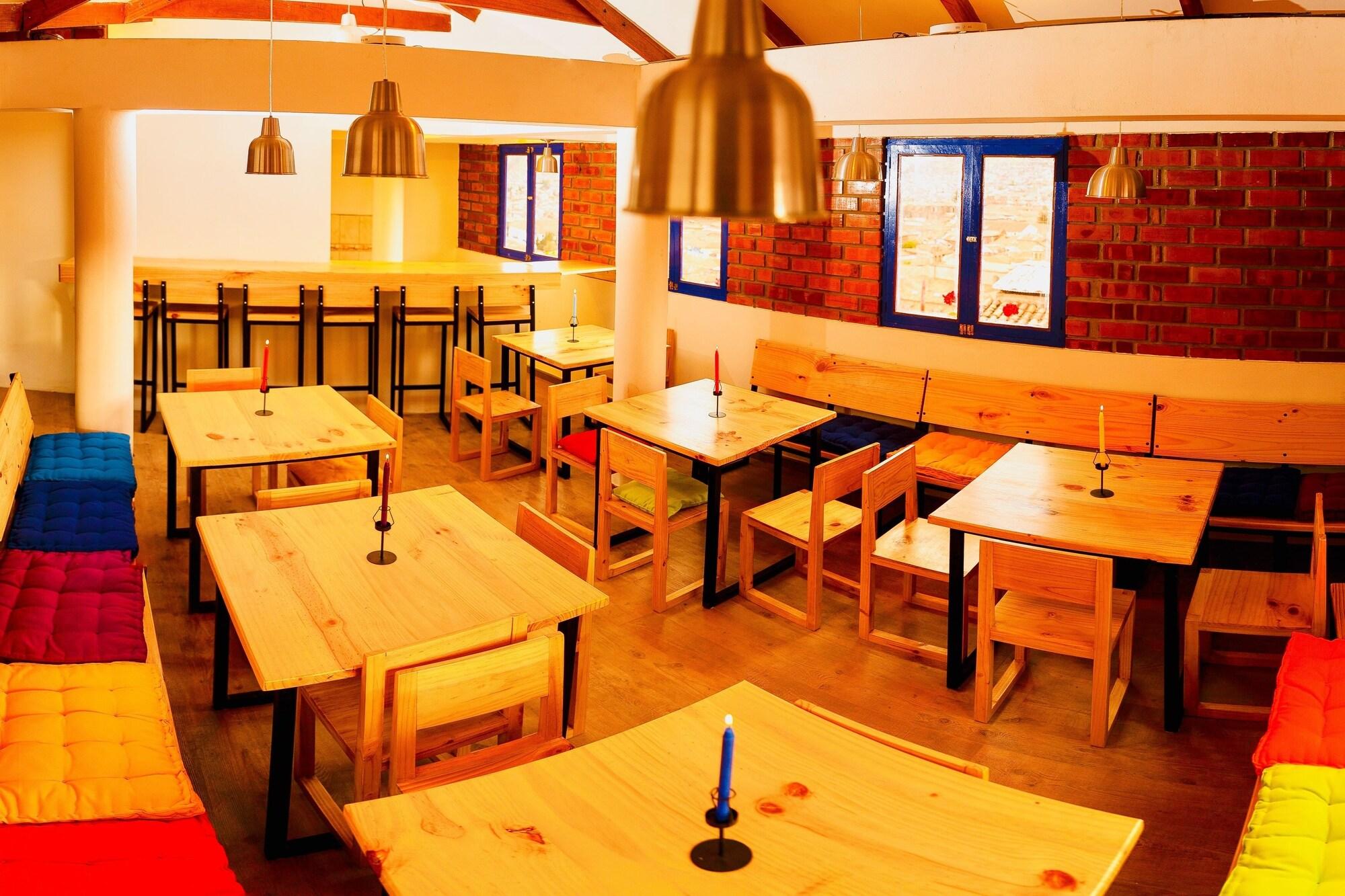 Varios Saqray Hostel
