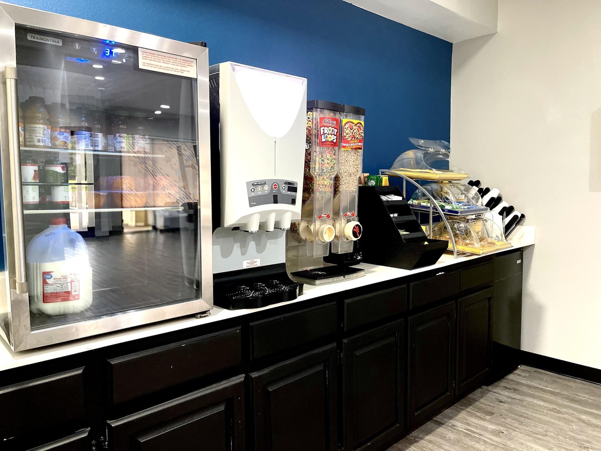 Restaurant Days Inn by Wyndham North Little Rock/ Maumelle